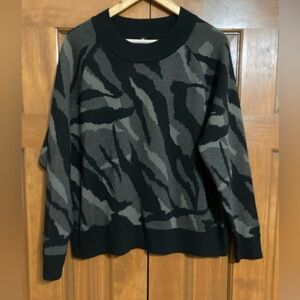 Athleta Black and Gray camo patterned  Sweater women’s medium merino wool blend